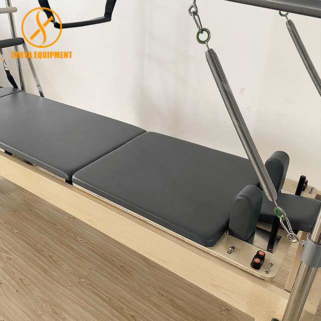 Cadillac gỗ với Reformer Pilates Reformer với Full Tower để tập luyện trong studio